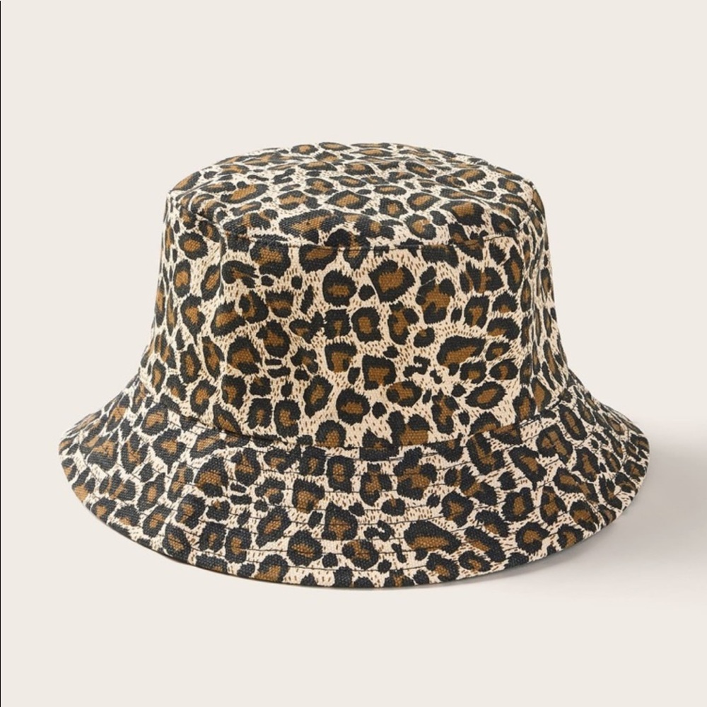 Cheetah bucket hat